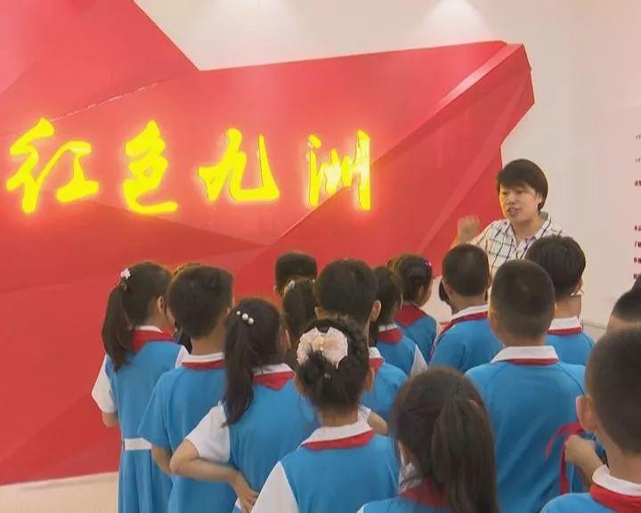 困在俱乐部的少女
