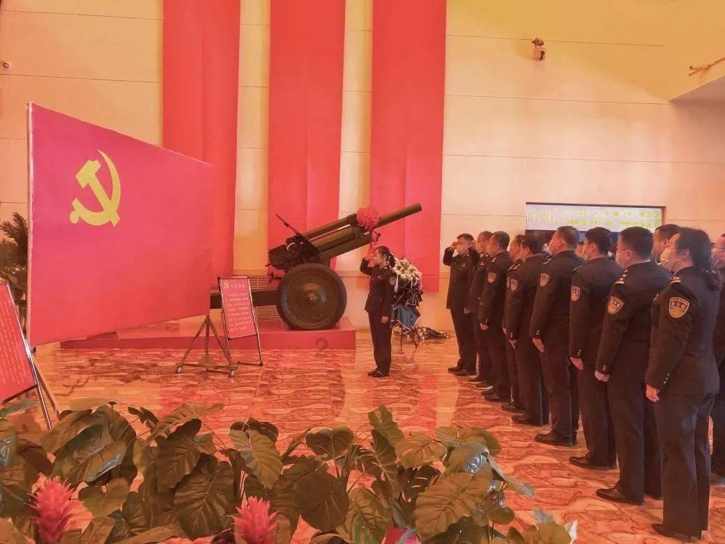 救援卡通小象