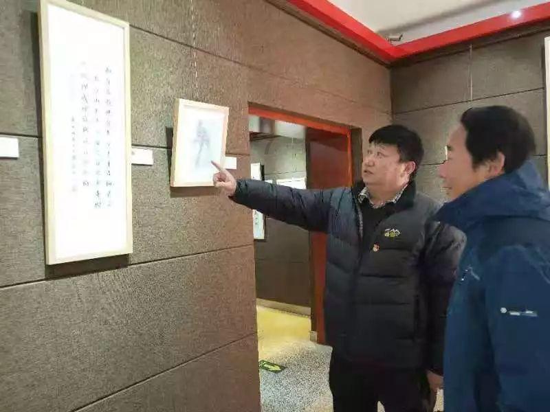 救援困倦的男孩