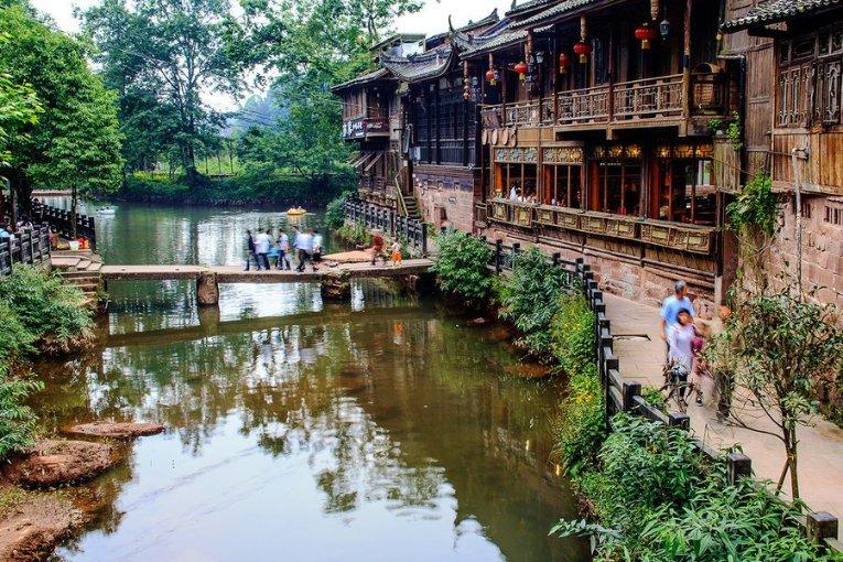 近万元瓷砖，因瓦工铺设失误，敲掉重来，需留心