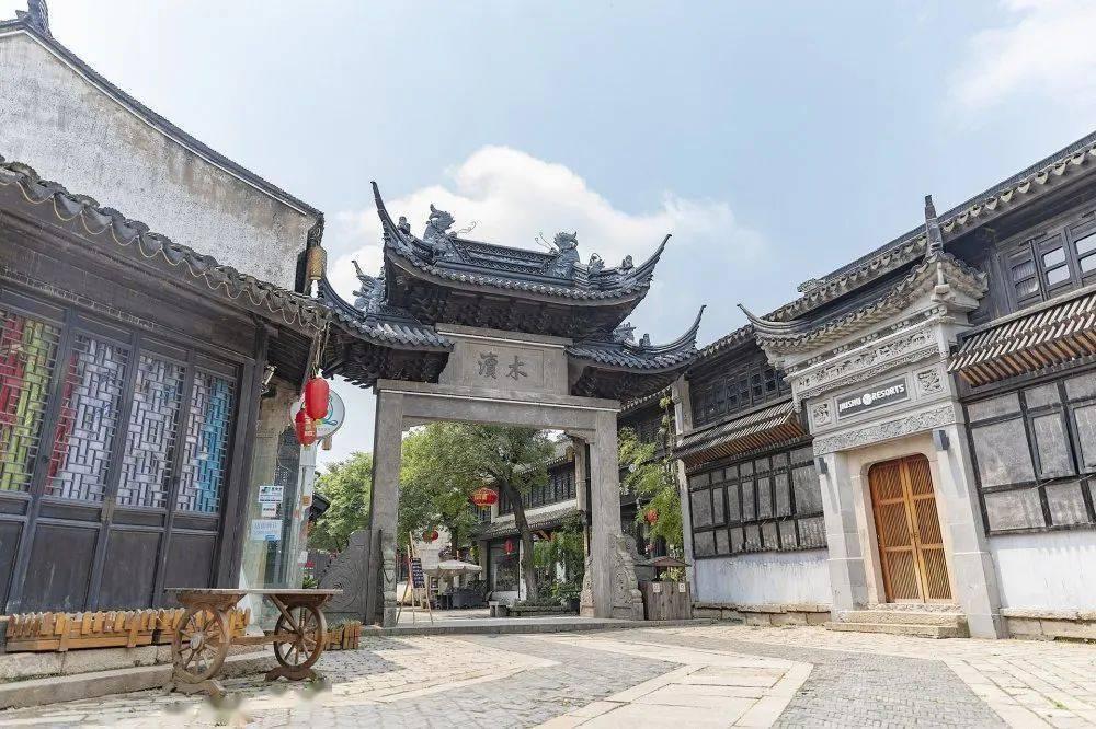 一家四口三人生病,河南男子步行两小时背重病母亲就医,“我要让我妈过个好年”