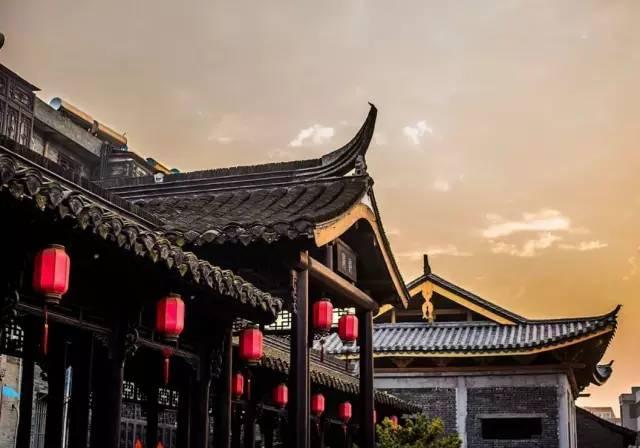 青春痘挤了后会变大吗？